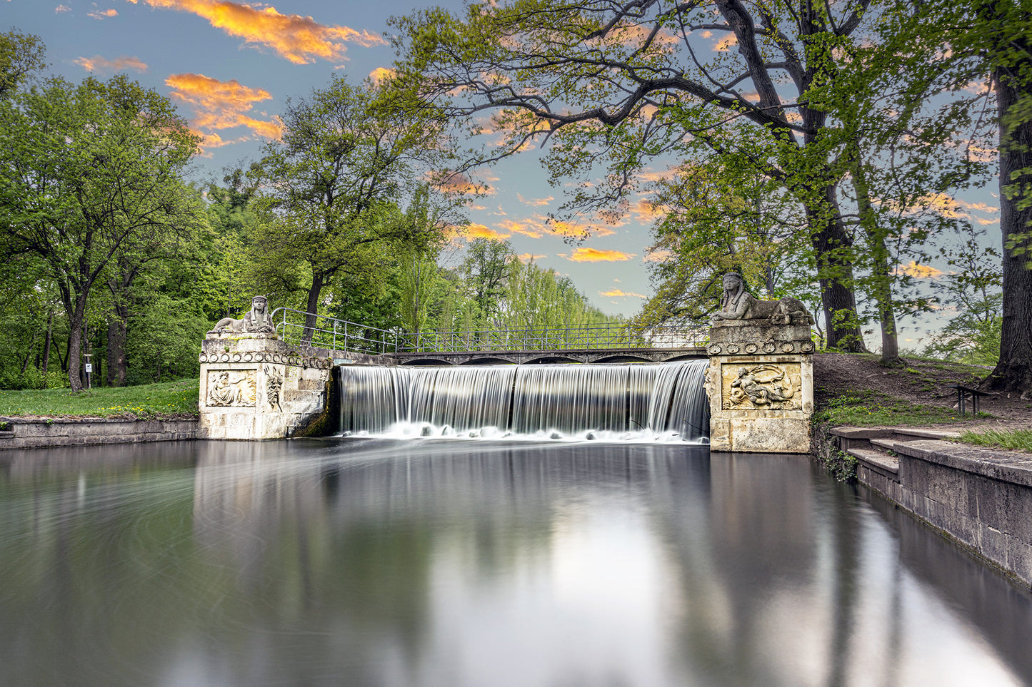 Cascade Brücke im Schlosspark LAXENBURG