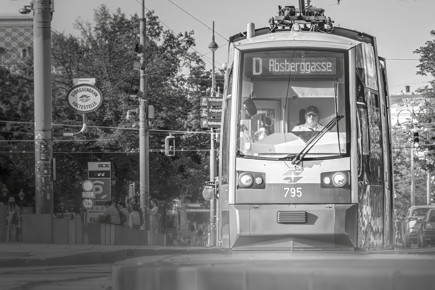 "Bim" Straßenbahn Haltestelle Volksgarten - Parlament