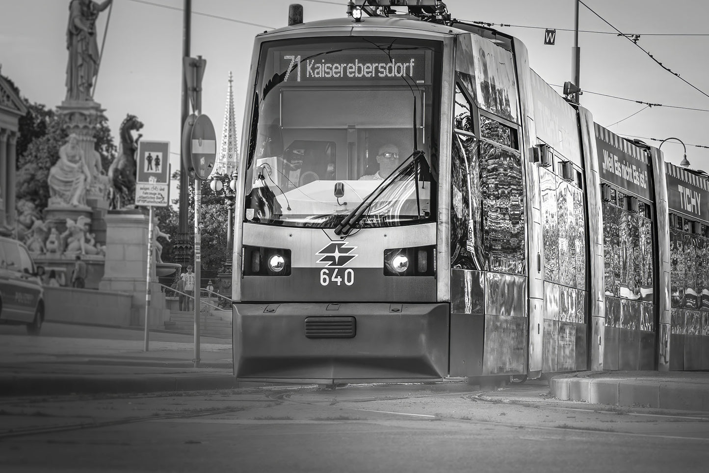 "Bim" Straßenbahn Haltestelle Volksgarten - Parlament