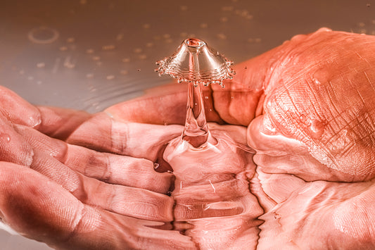 Makro Wassertropfen - Parapluie dans ma main